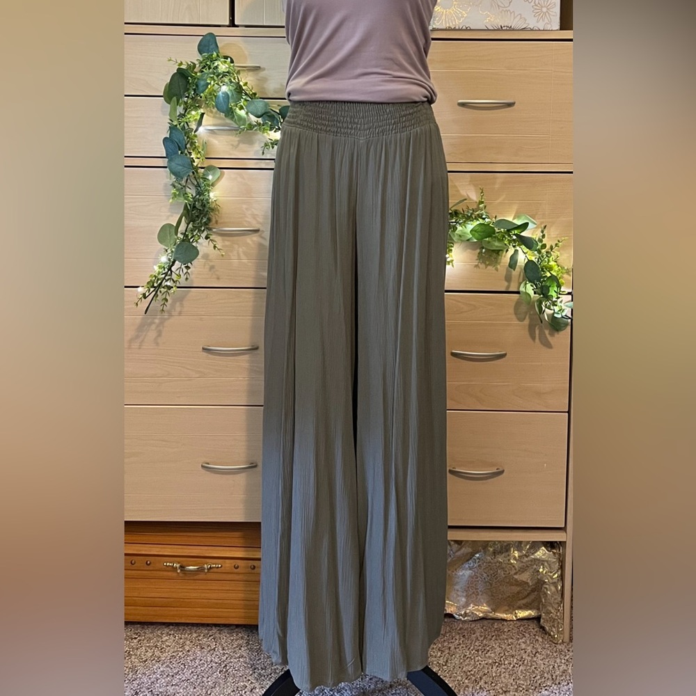 Olive wide leg pant.
